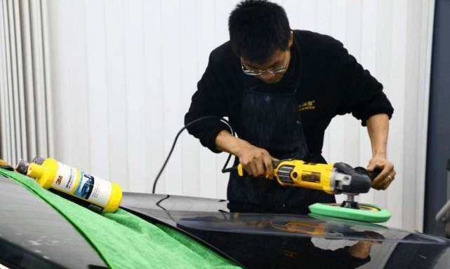 玻璃水没了可以自己加吗？维修工急眼了：你是想大修发动机？