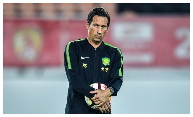 足球丨申花有意塞国脚?三新援获认可!伊哈洛可