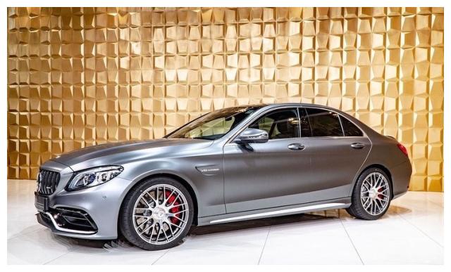 全新梅赛德斯AMG C63银色的外观