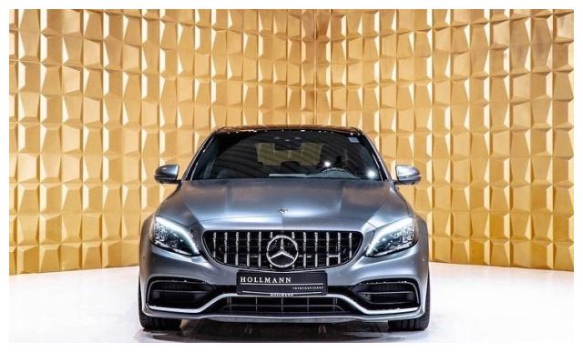 全新梅赛德斯AMG C63银色的外观