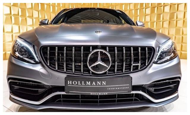 全新梅赛德斯AMG C63银色的外观