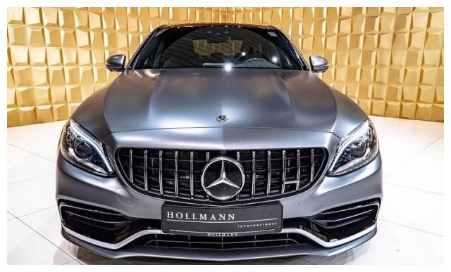 全新梅赛德斯AMG C63银色的外观