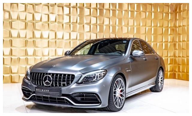 全新梅赛德斯AMG C63银色的外观