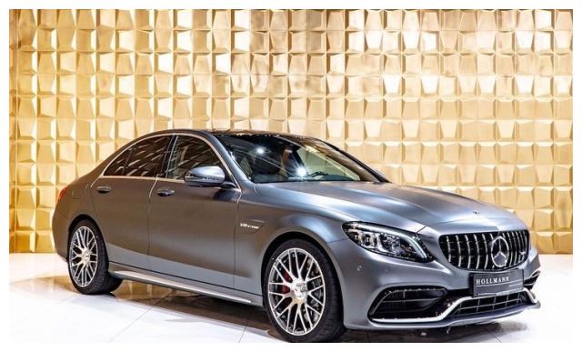 全新梅赛德斯AMG C63银色的外观