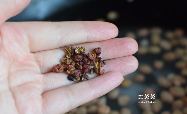 花生换个做法,脆爽可口,下酒又下饭,上桌没几秒就光盘了