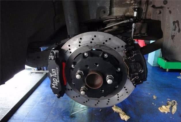 汽车刹车片要多久换一次？修车师傅忠告：记住这个数