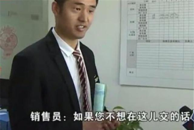 女子13万买新车,提车时被要求再交1万,4S店:业内都这样!