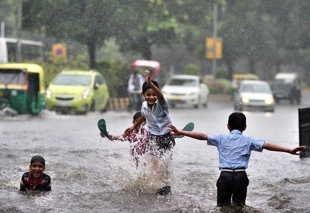 雨季来临，交通事故频发！雨天行车秘籍必须掌握！