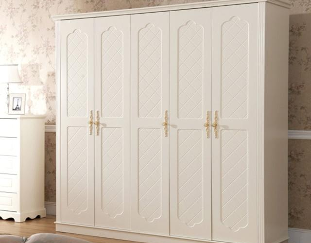 衣柜是否要选择推拉门，这种门的效果会更好一些