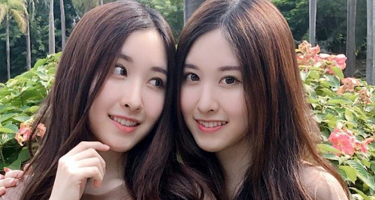台湾双胞胎姐妹近照,17岁的她们由苹果脸变瓜子脸,温婉有气质