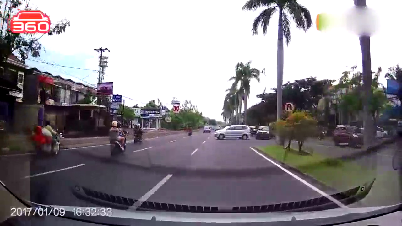 泰国街道神出没的摩托车，比咱们的电动车还牛