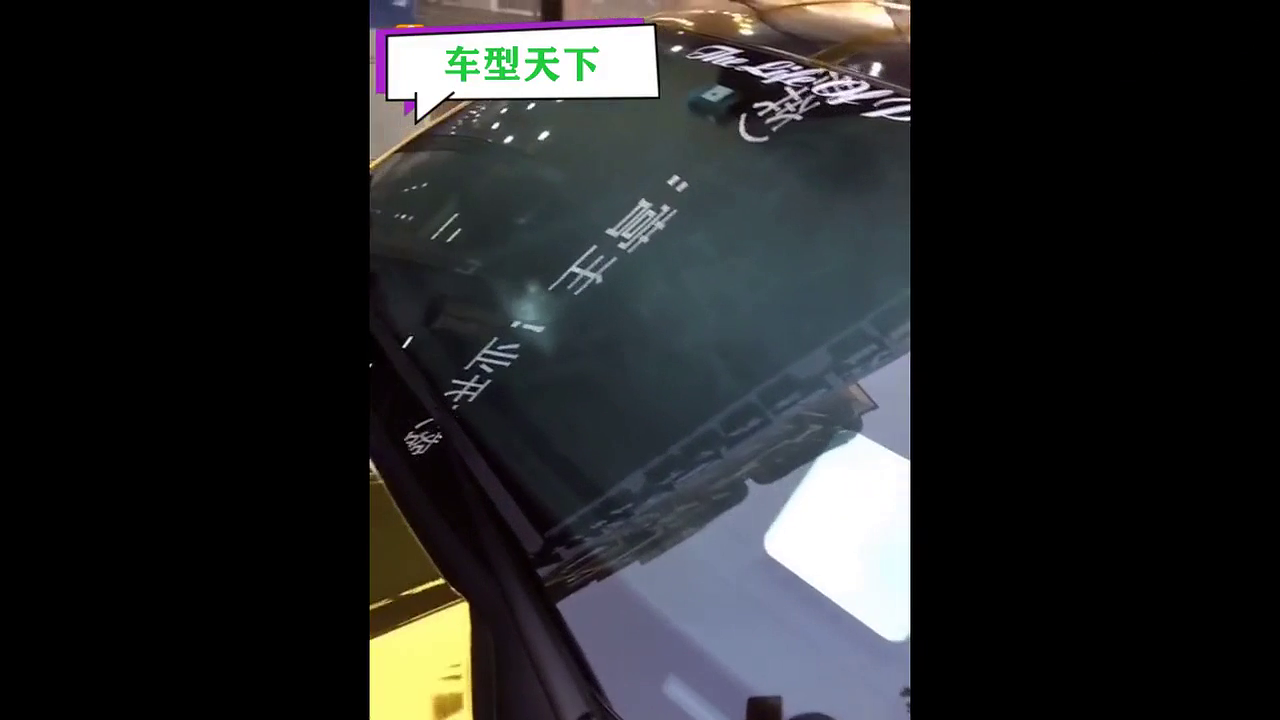 黄金野马跑车，街上回头率超高