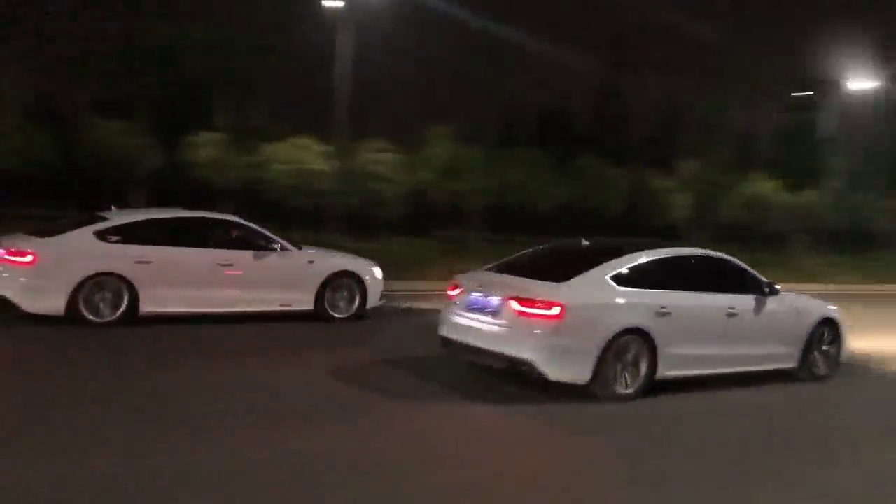 两辆奥迪比加速，性能车就是不一样