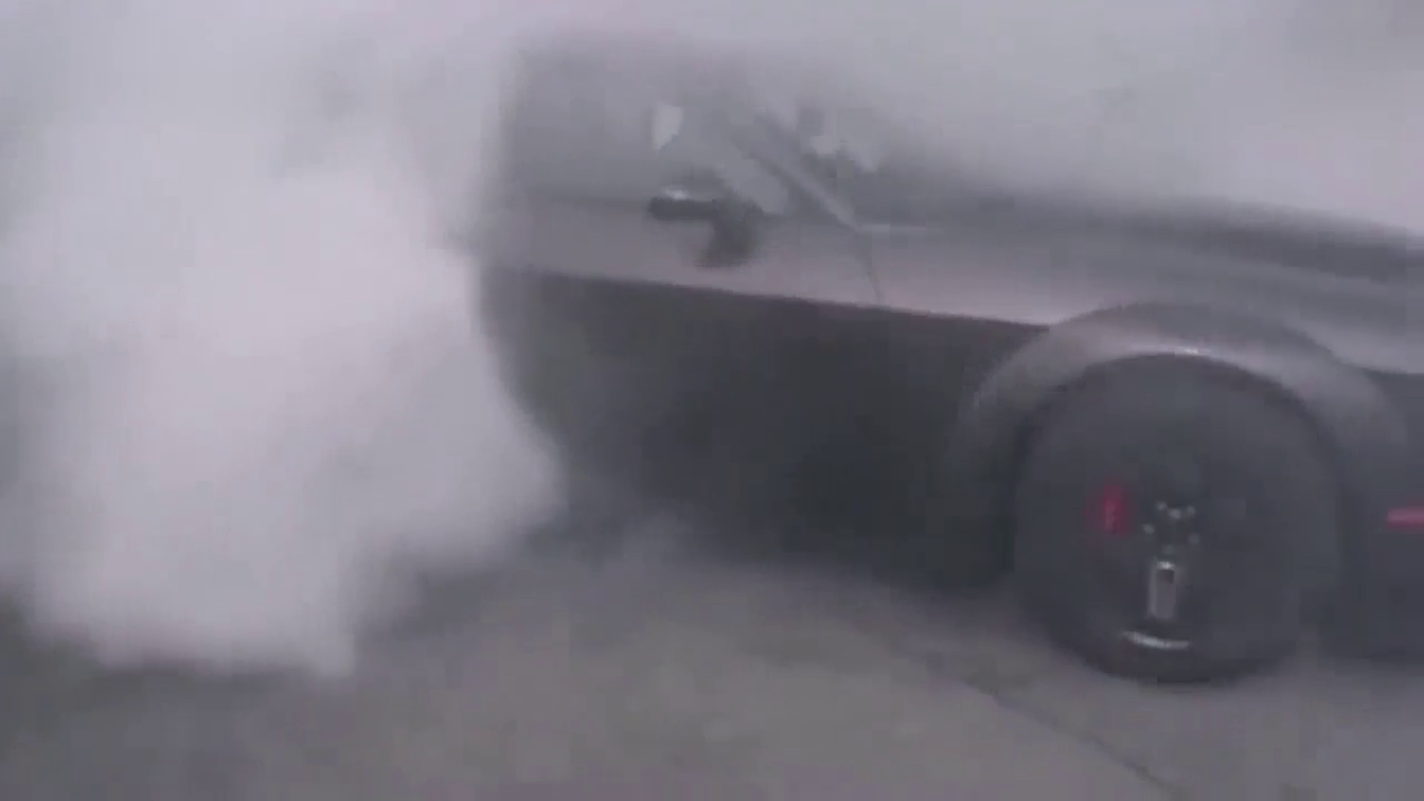 再好的跑车遇到疯狂的司机，也是一个悲催的开始！