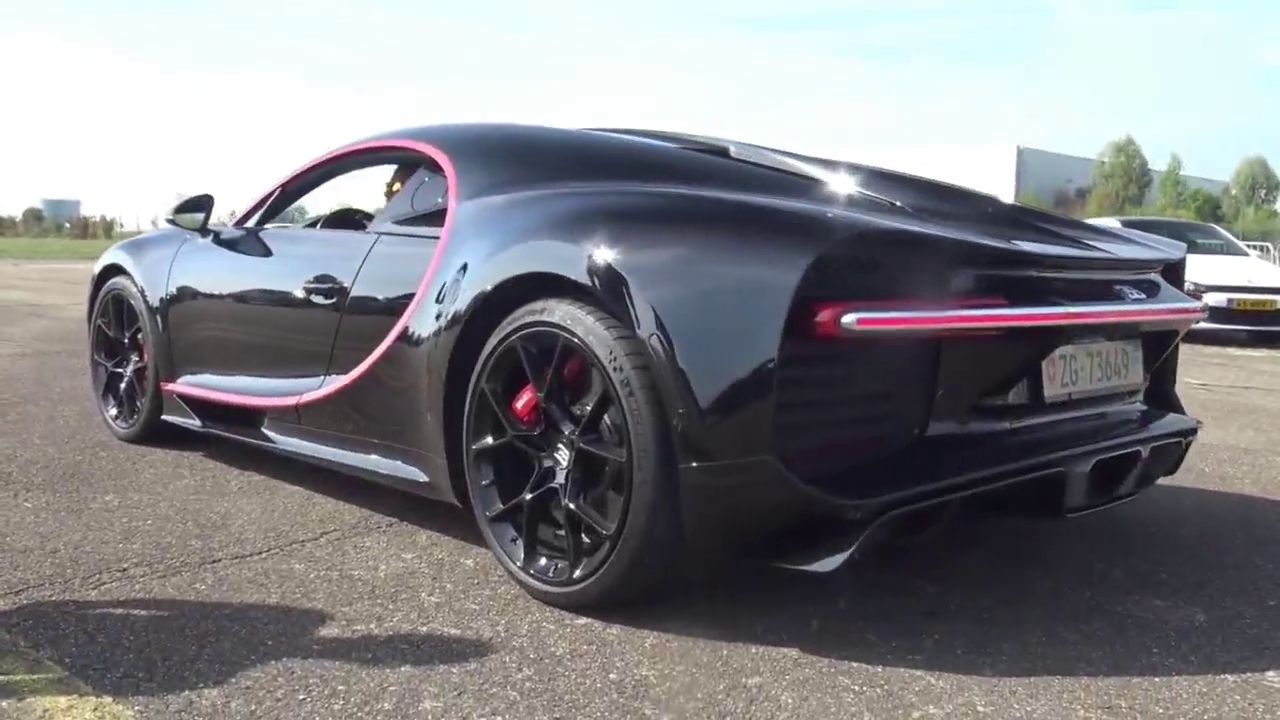 超期跑车标杆，布加迪凯龙，轰油门那一刻，这能算音浪吗？