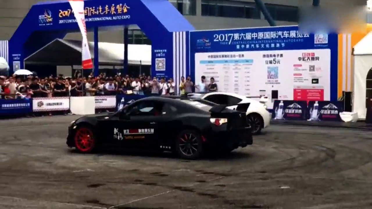 车展实拍丰田86 玩漂移