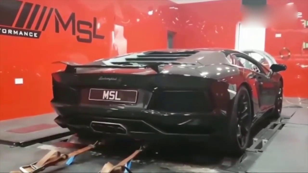 跑车测试架上霸气全开，看到发动机变红那一刻，才知道温度有多高