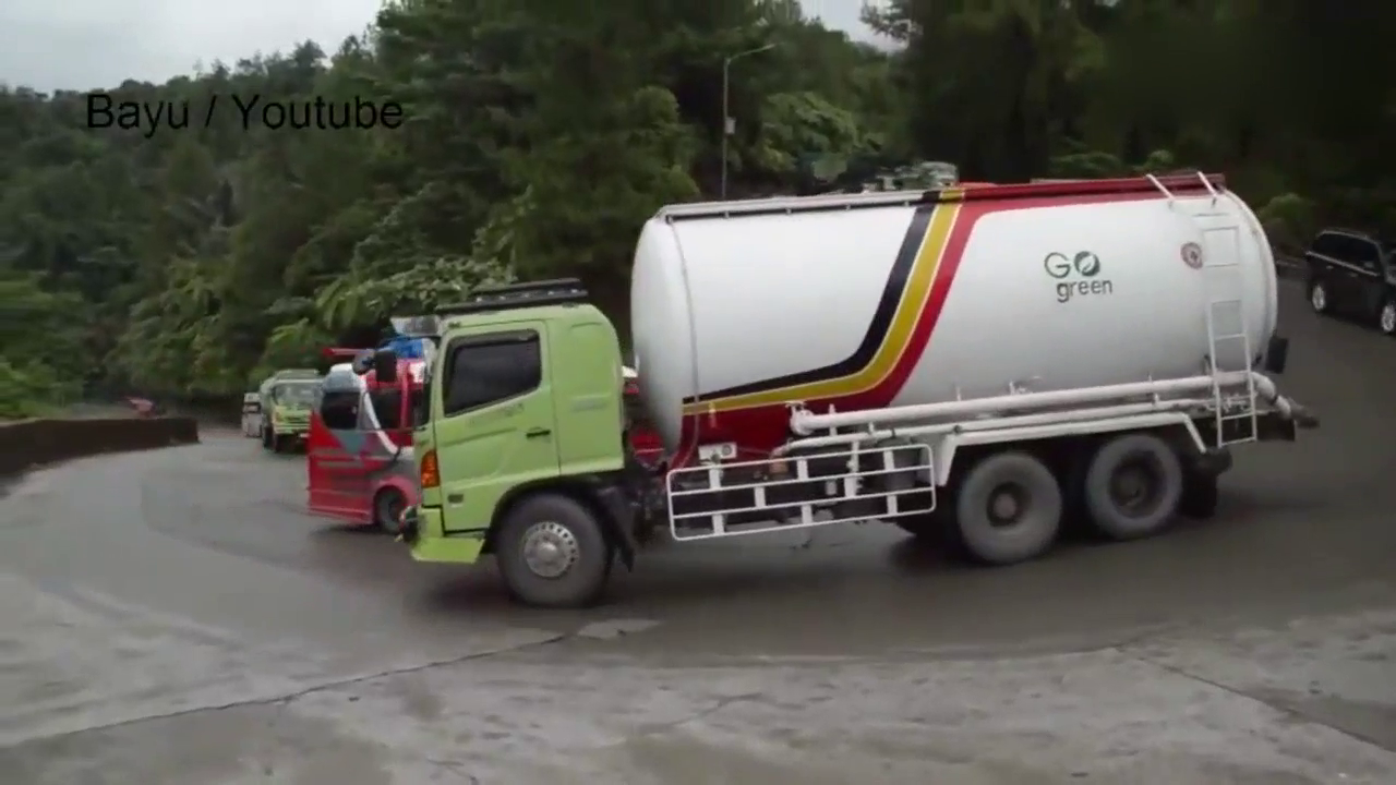 月工资五万以上的卡车老司机, 遇到这个弯道也没脾气了!