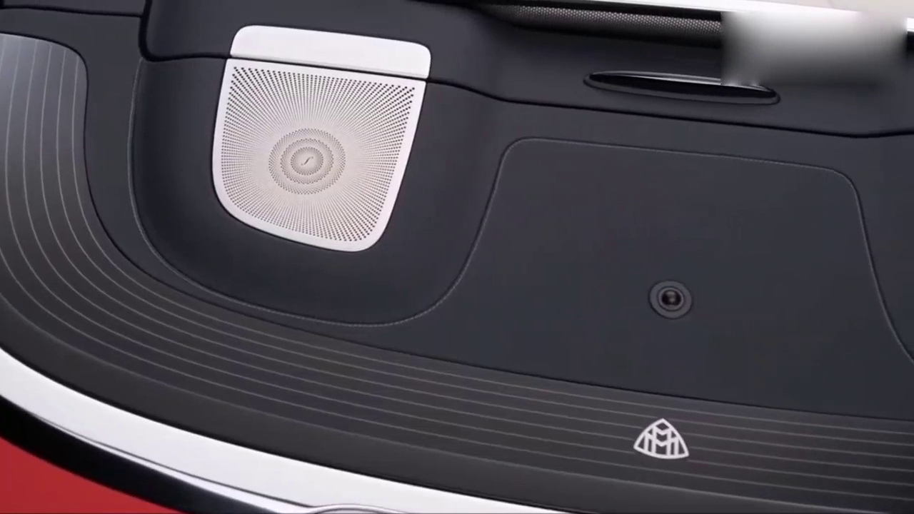 梅赛德斯迈巴赫S650敞篷车内部，豪华无比