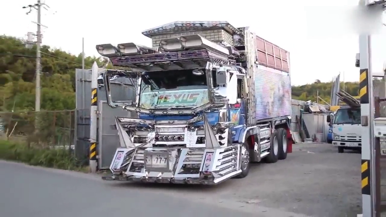 日本的一辆卡车，这和国内没法比，图有外表