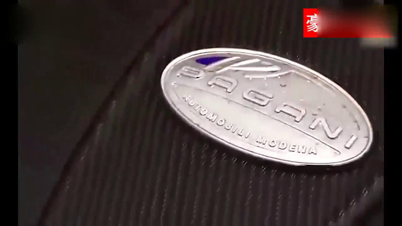 睁大眼 1个亿的帕加尼跑车变形之后吓坏我了 以为拍电影呢