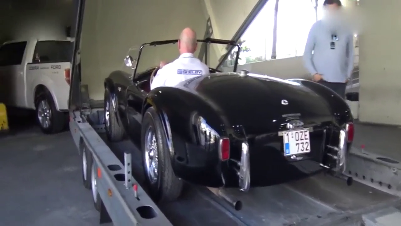 这么小的眼镜蛇跑车，你确定能载人吗？