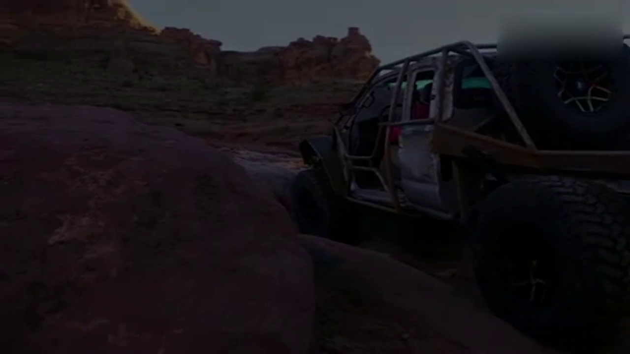 这台越野卡车上了山，这感觉世界都是它的！