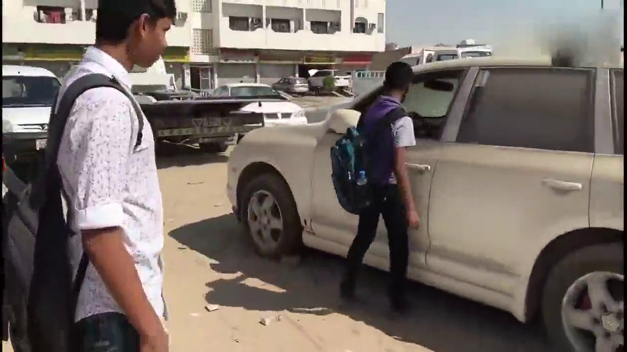 迪拜被废弃的豪华跑车，拉得回来就是你的