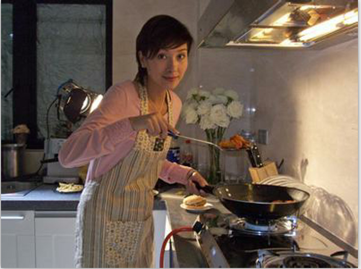 日本的家庭妇女基本没有不会煮饭做菜的,而且味道还挺不错,这