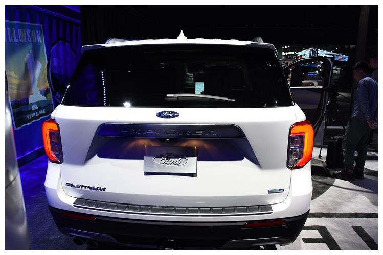 被忽略的硬派SUV,10万公里无大修,配V6引擎+四驱,比途