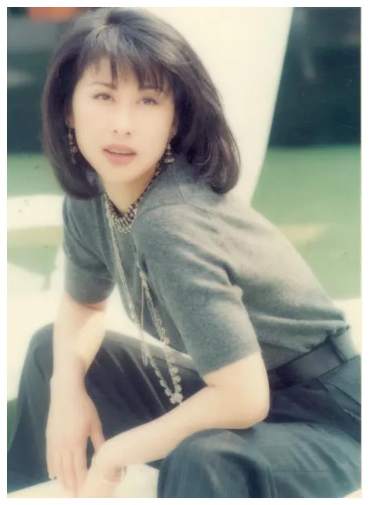 林子样为了娶她与前任离婚,还给前妻3500万抚养费,两人相差14岁!