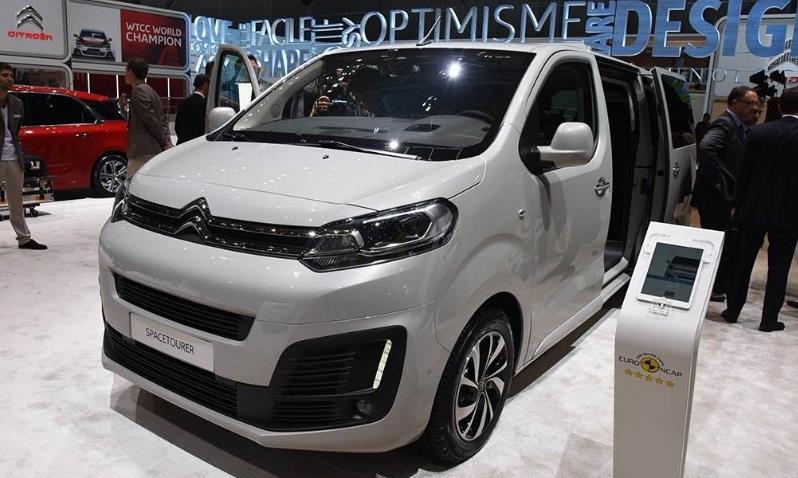 又一“黑马”MPV来了，车顶能升降，网友：这车不火算我输！