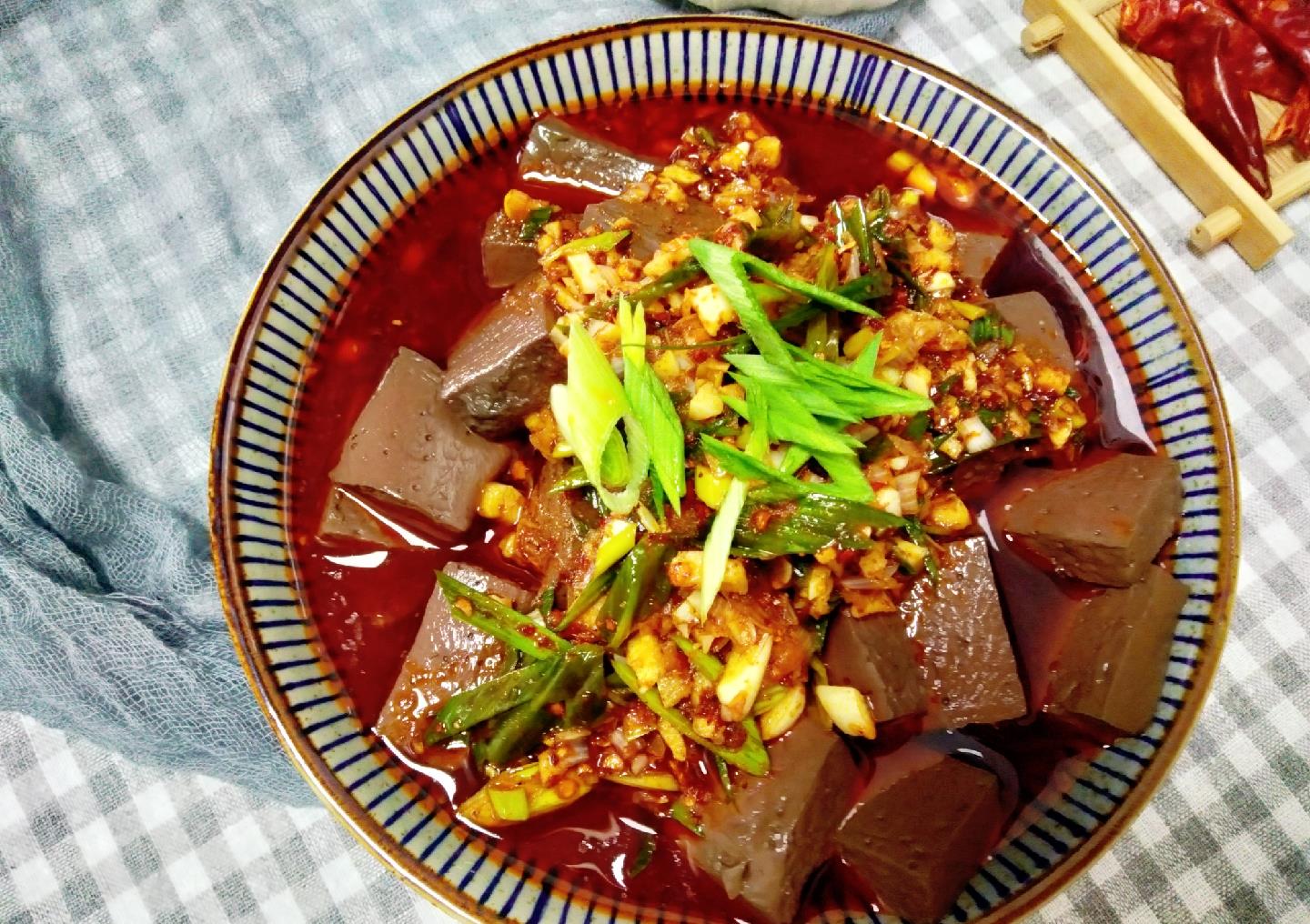 1块豆腐1块羊血，做的陕西传统名吃粉汤羊血，麻辣鲜香，特别适合冬天吃 - 哔哩哔哩