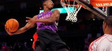 NBA球星扣篮之后，为何冒着犯规的危险也要挂筐？真有大学问