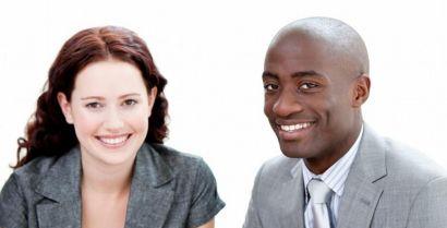 网上歧视黑人的国人有很多,那么白人是否歧视黄种人?