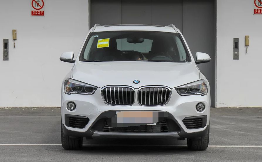 华晨宝马-X1设计风格炫酷，回头率相当的高，气场非常足