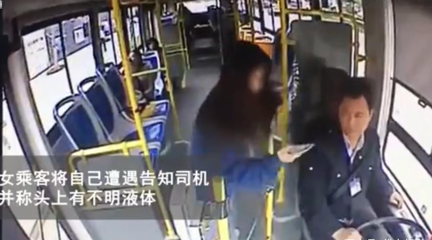 哈尔滨一公交车被卡桥下动弹不得 车轮爆胎二十多名乘客一人轻伤_视频_长沙社区通