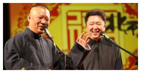 前央视主持人,拜师石富宽加盟德云社,今50岁与小10岁娇妻恩爱19年