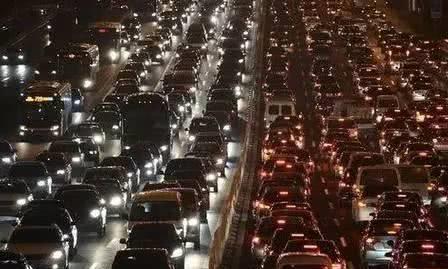 北京拥堵系数超过8.0，专家建议收拥堵费治堵，车友：闭嘴吧