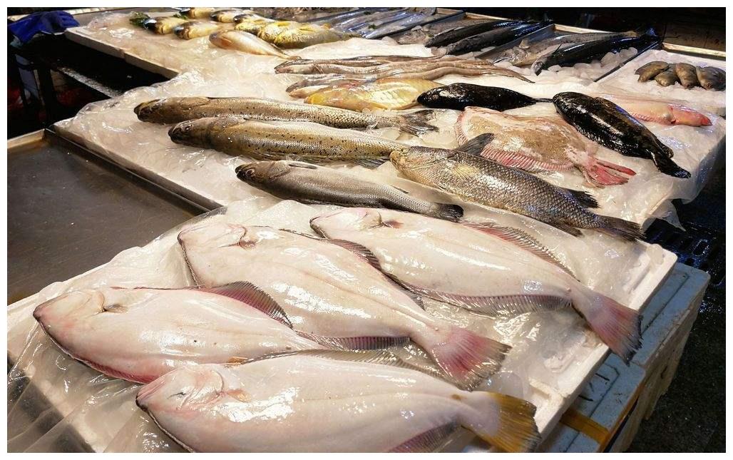 去菜市场买鱼时:最好不要买4种鱼,既不干净还不卫生