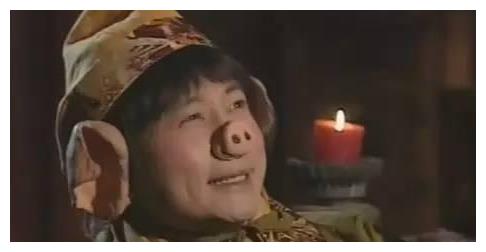 10年龙套终获3届视帝,演过最萌猪八戒,今离开tvb带妻子周