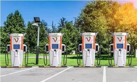 超快速电动汽车充电器：充电10分钟可增加350公里续航