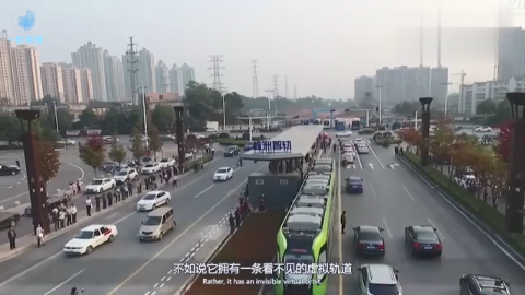 “无轨火车”现身湖南，载着500人在马路上跑