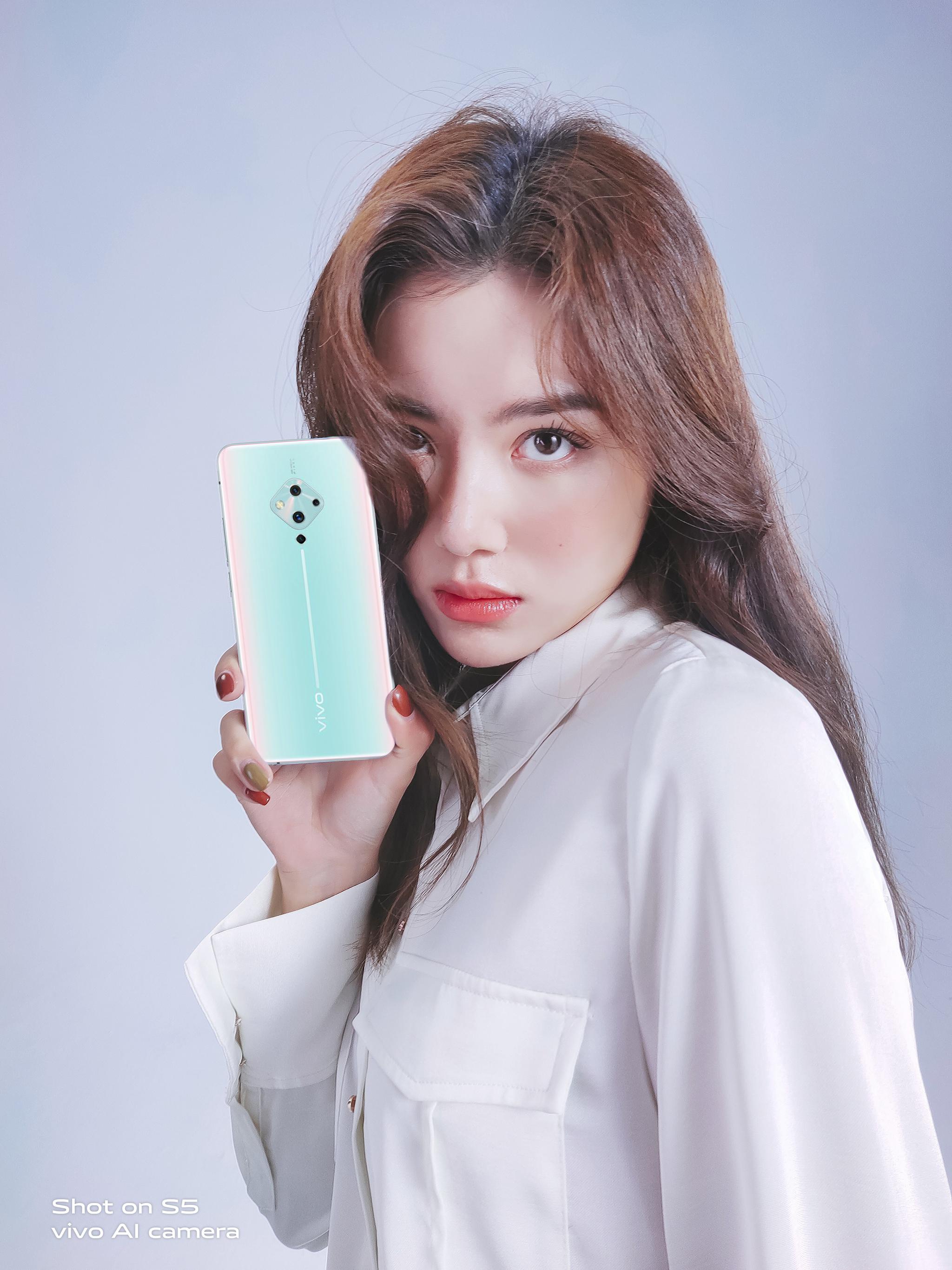 九个爱美“小仙女”，魅力四射的vivo S5冰岛恋歌，要听故事吗？