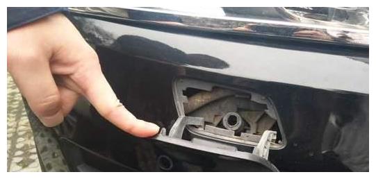 19万买奥迪，却发现被动过手脚，车商：当初你没问，我凭啥说？