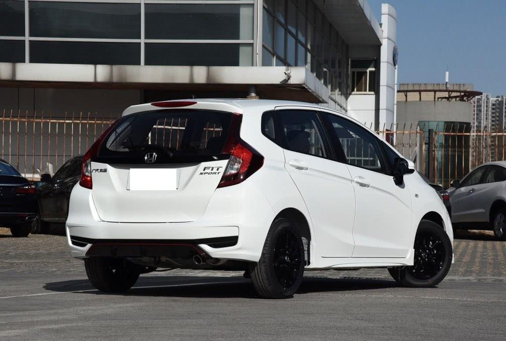 小巧的车身,超低的油耗,低廉的价格,本田飞度或成爆款