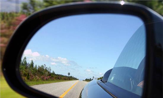后视镜的重要性！那么该如何保养后视镜呢？