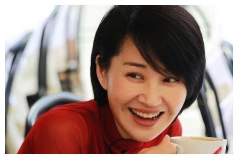 甩许晴、徐帆经历七段恋情，娶小八岁总裁，近照已‘’认不出‘’