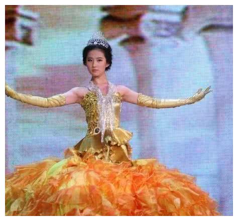 六届金鹰女神大PK，李小璐最丑，赵丽颖被评为“最美女神”