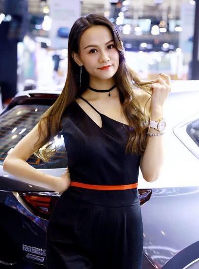 马自达使出大招，请来“奶奶车模”助阵，车友砸锅卖铁也来一辆